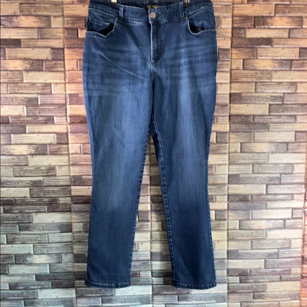 EUC Lee Blue Straight Leg Jeans Classic Style 18x32